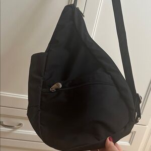 AMORI SLING BAG/CROSSBODY